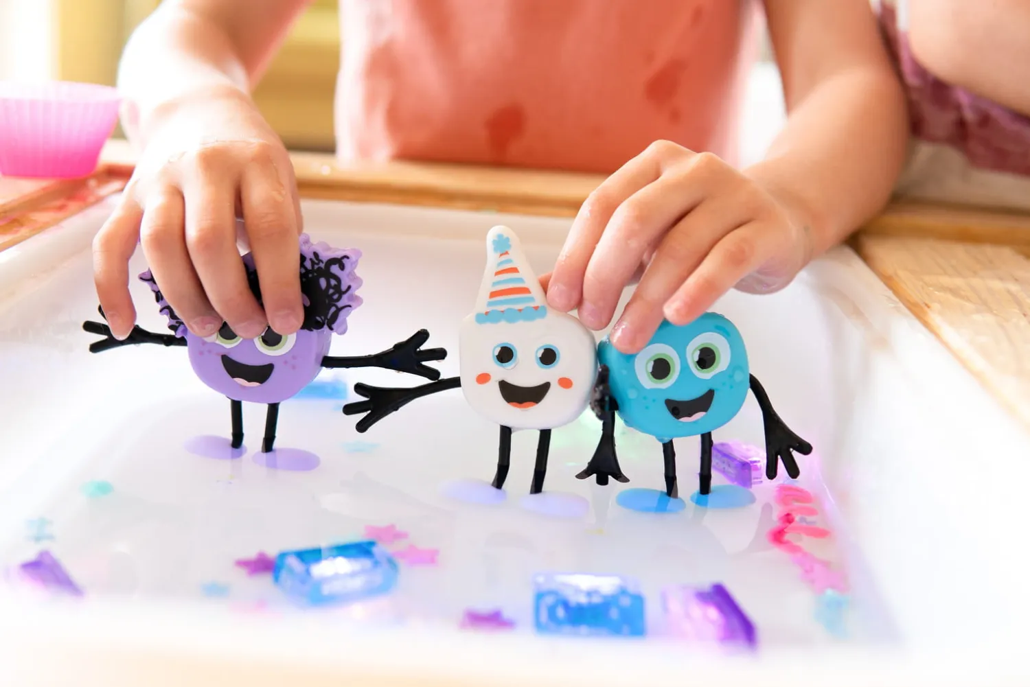 Zabawki Do Kąpieli|6 Lat+ | Glo Pals Postać do kąpieli Blair - zestaw z dwiema kostkami sensorycznymi świecącymi w wodzie