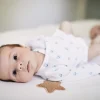 Prześcieradło z gumką do łóżeczka z pluszową gwiazdką WHITE