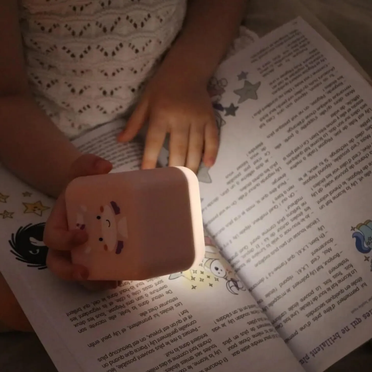 Przenośna lampka nocna świecąca kostka - Jednorożec Lily
