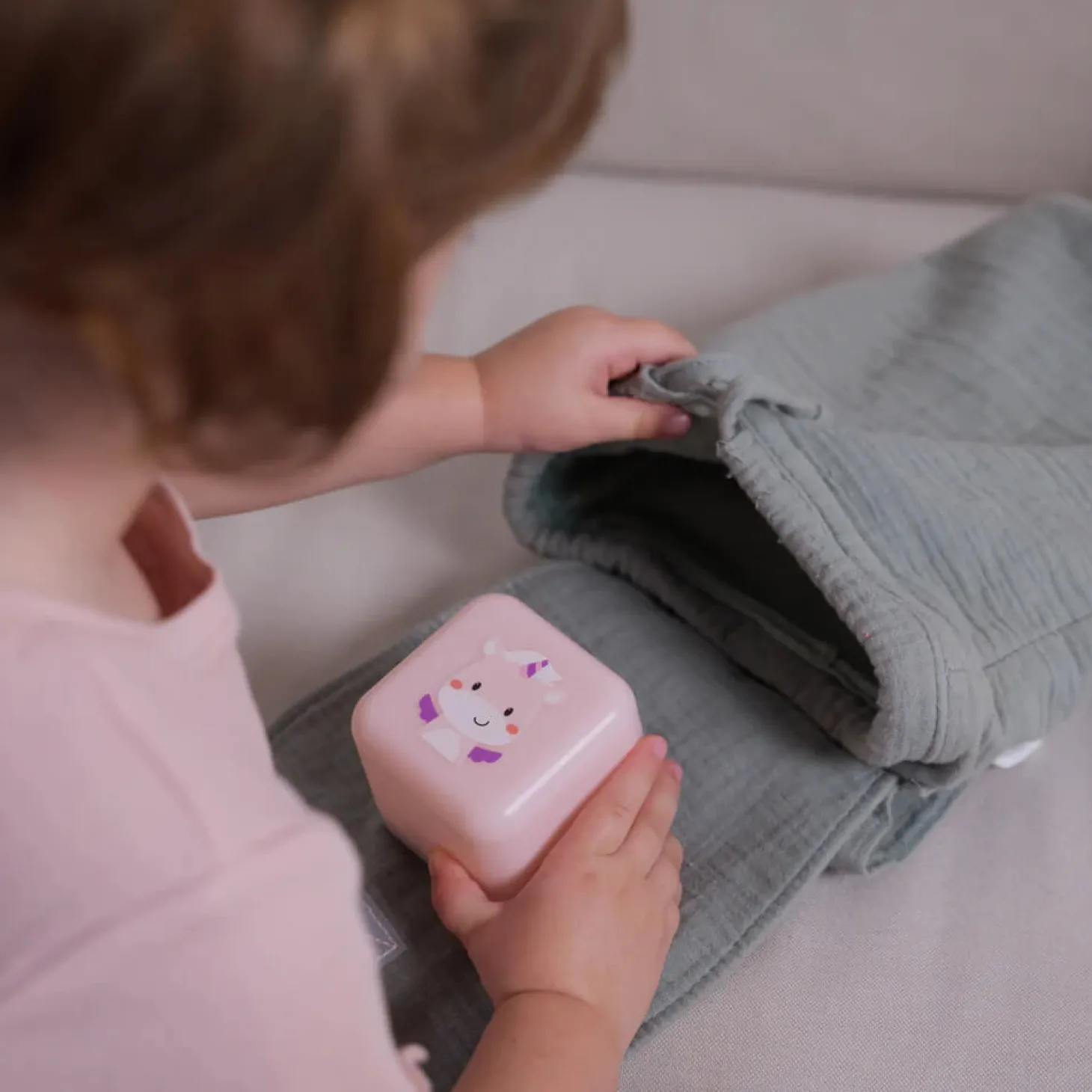 Przenośna lampka nocna świecąca kostka - Jednorożec Lily