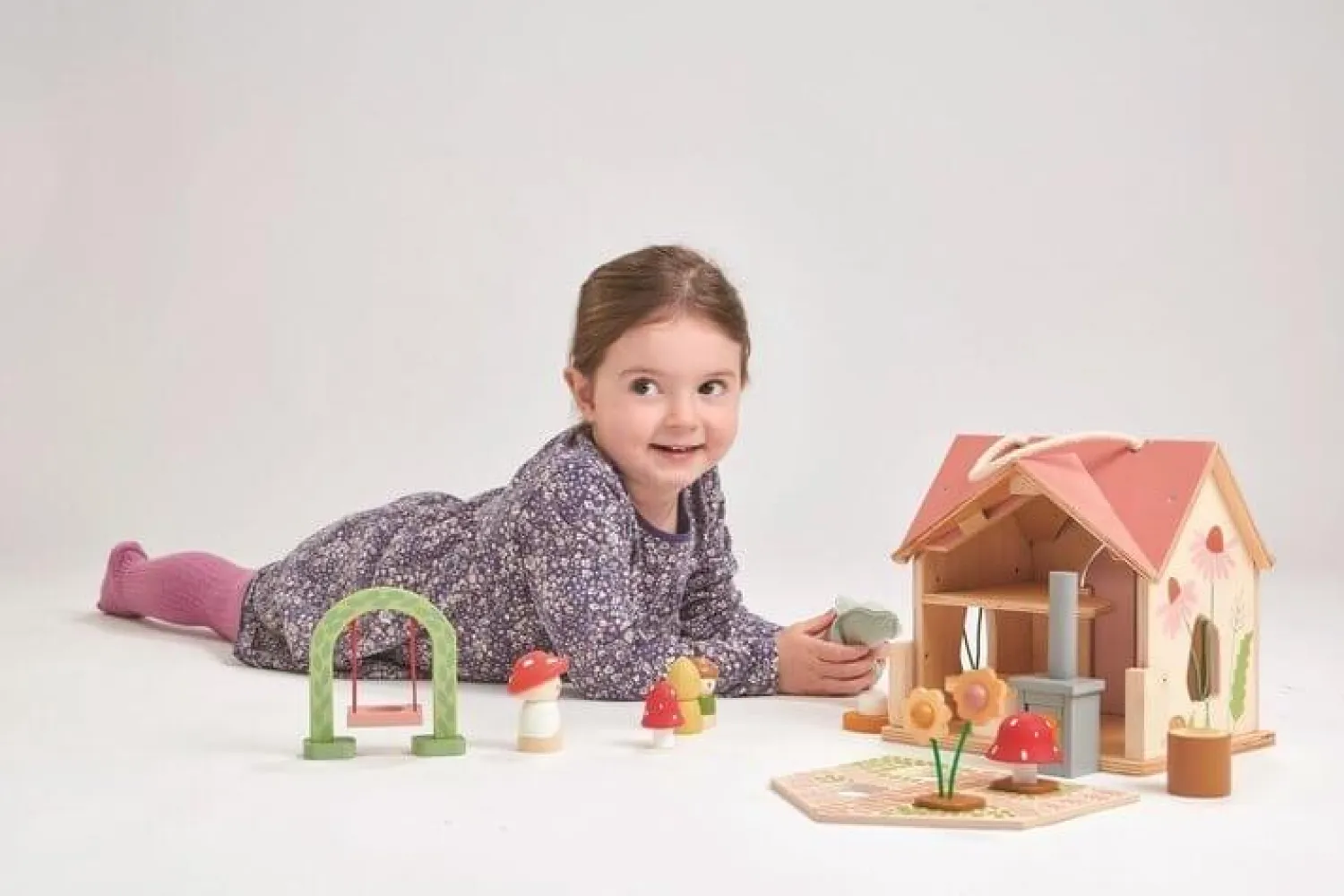 6 Lat+|3 Lata + | Tender Leaf Toys Przenośny, leśny domek z wyposażeniem i laleczkami