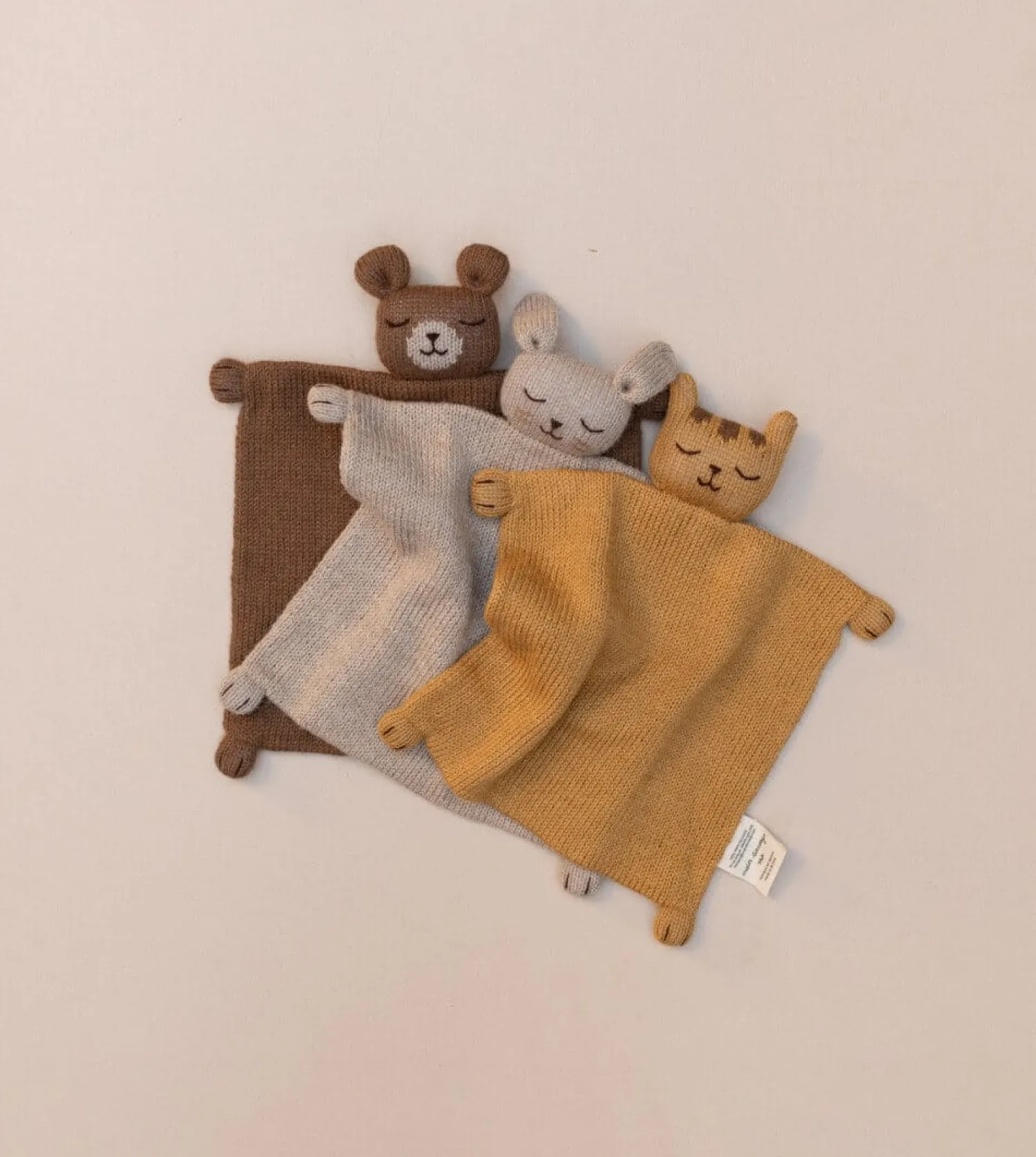 Króliczki|Przytulanki | Main Sauvage Przytulaczek z wełny aplaki - teddy nut