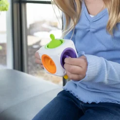 Idealne W Podróży|Aktywizujące | Fat Brain Toys Sensokostka Tugl