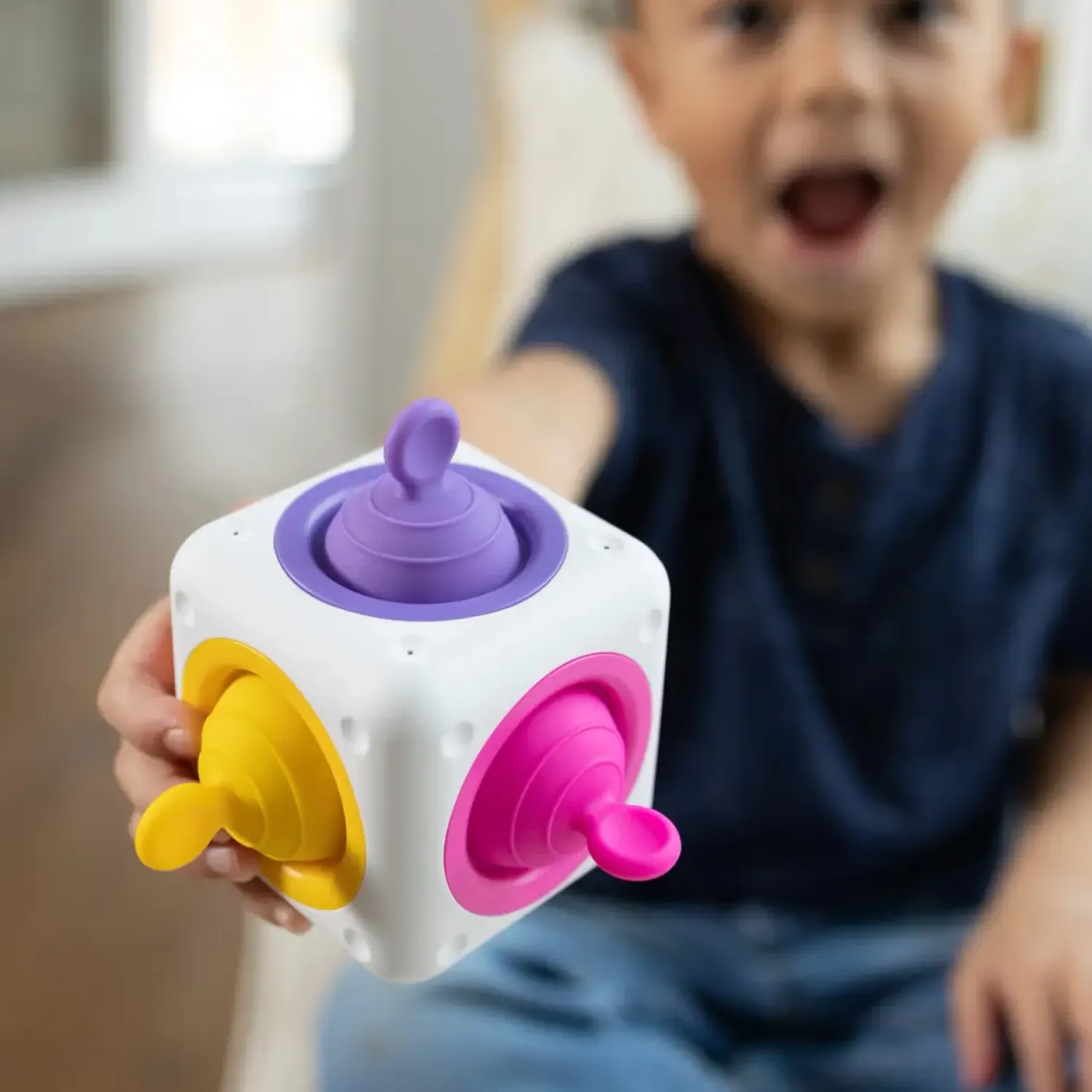 Idealne W Podróży|Aktywizujące | Fat Brain Toys Sensokostka Tugl