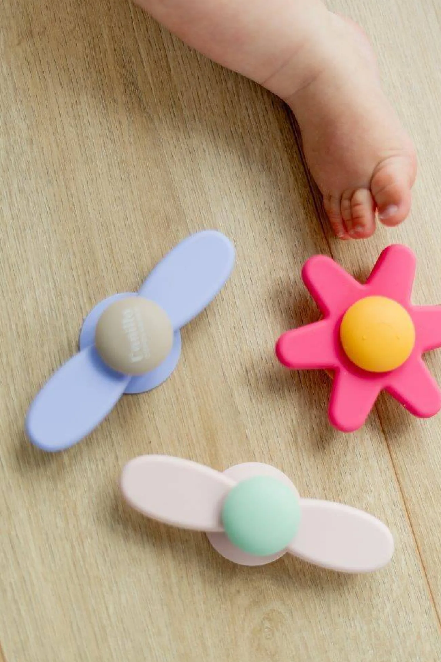 Idealne W Podróży|12M+ | Vanilla Copenhagen Silikonowe spinnery z przyssawką 3szt. - pink