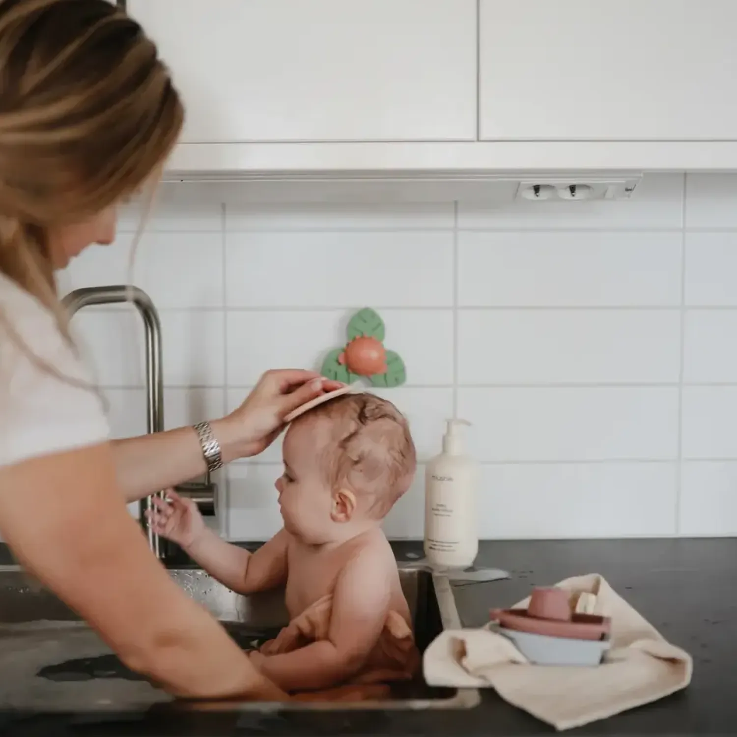 Idealne W Podróży|12M+ | Mushie Spinner sensoryczny z przyssawką - Dino