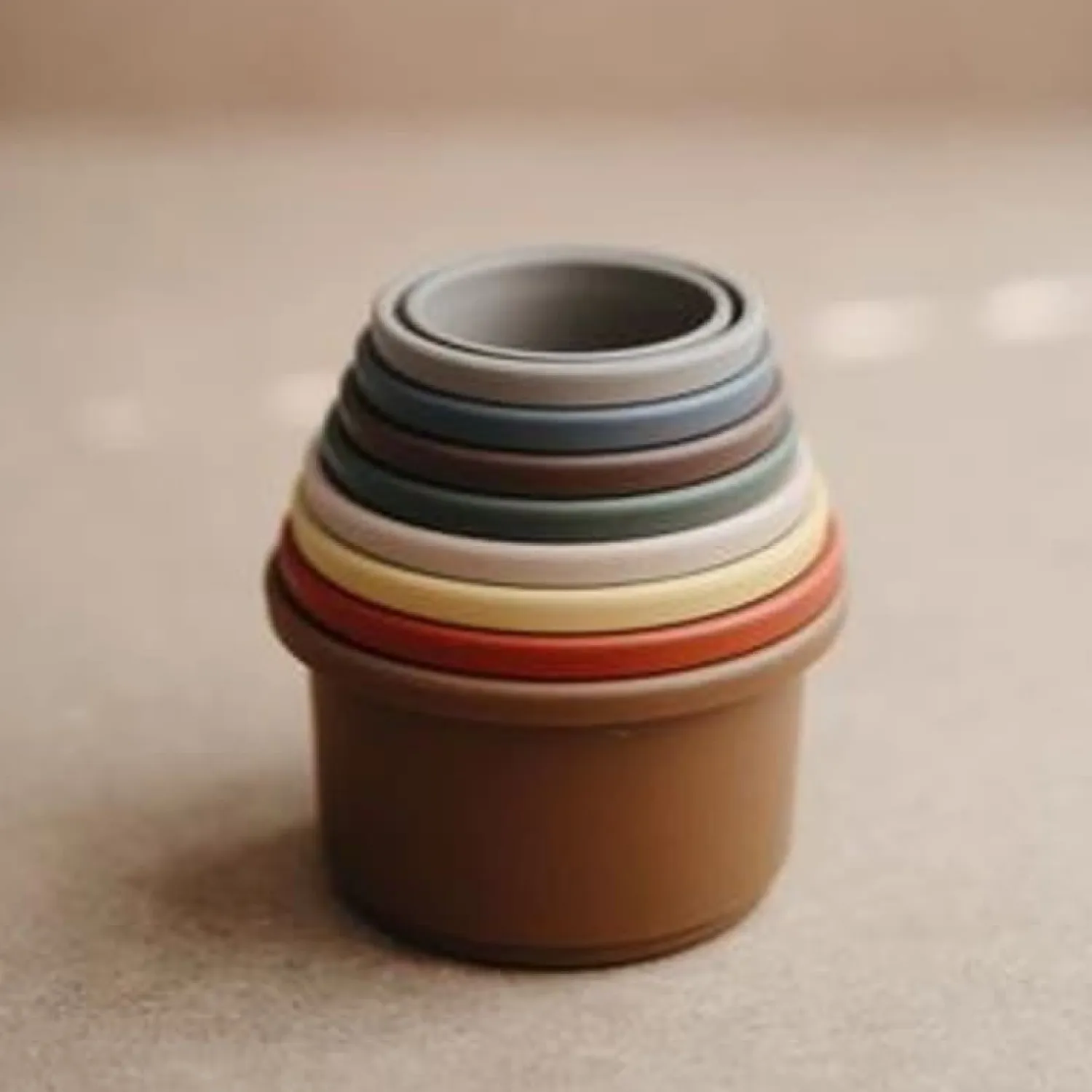 12M+|Sortery | Mushie Stacking Tower - wieża z kubeczków RETRO