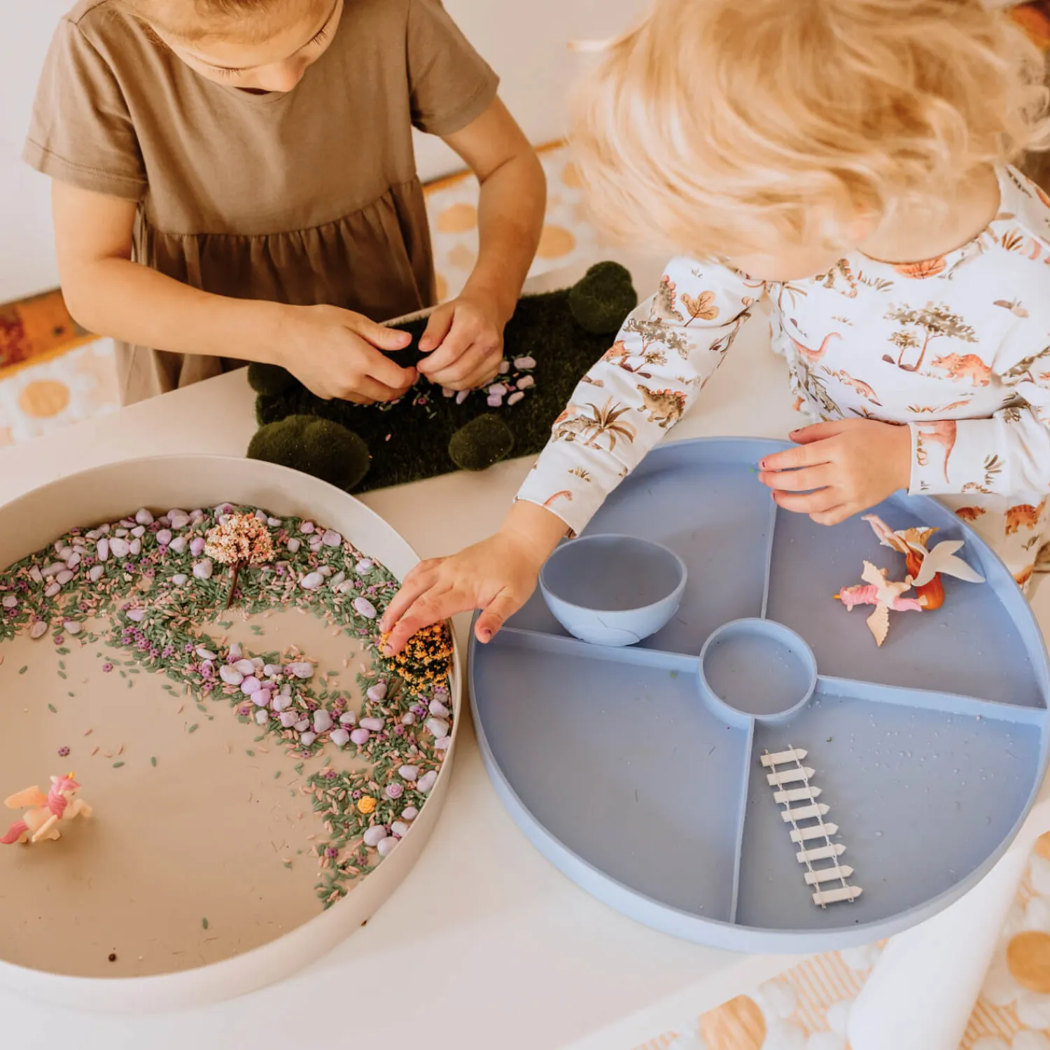 6 Lat+|3 Lata + | Jellystone Tacka sensoryczna Play Tray 2w1 - Soft Blue