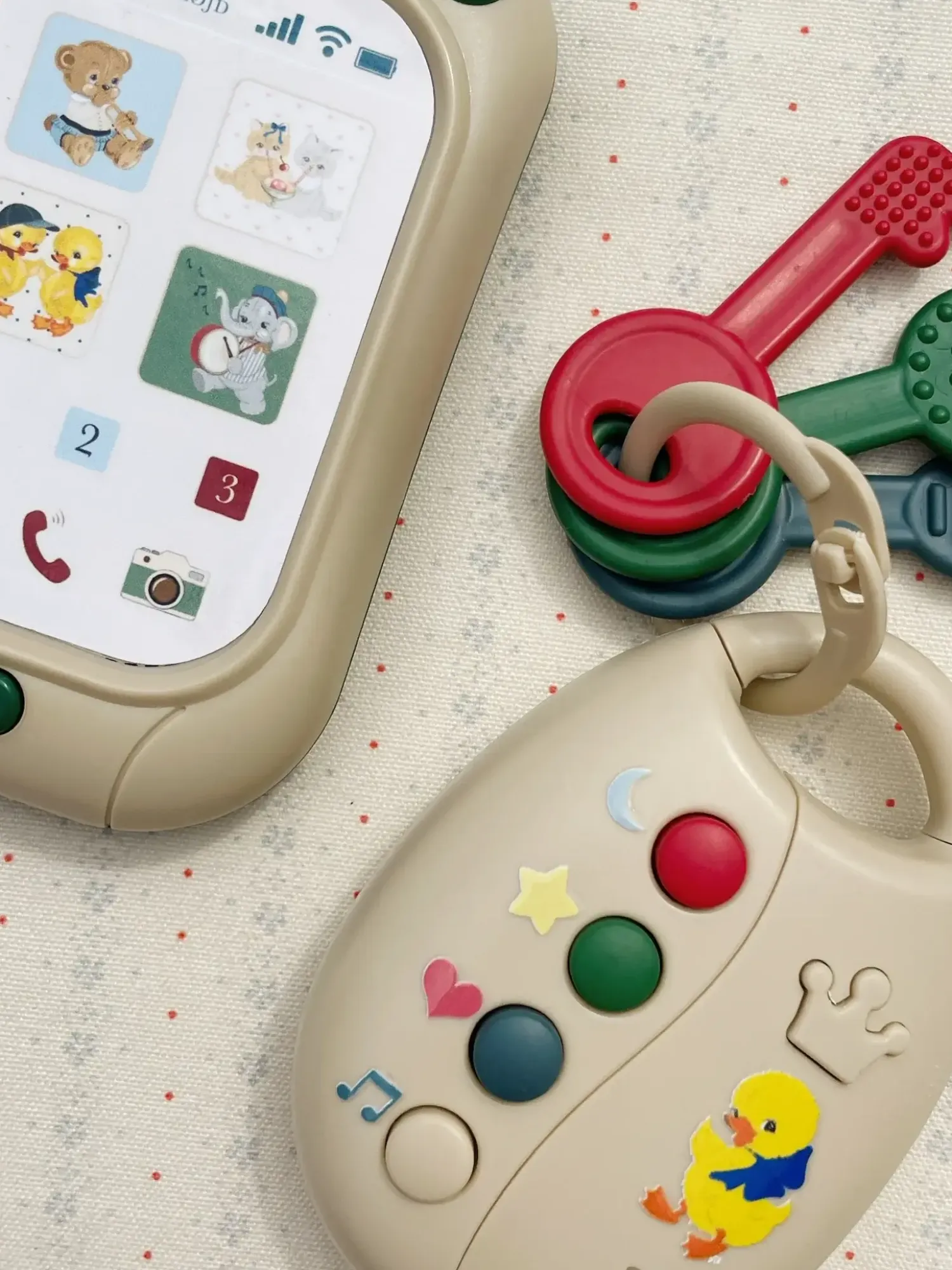 Idealne W Podróży|12M+ | Konges slojd Telefon z dźwiękami My first Phone - multi
