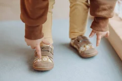 Kapcie Do Przedszkola|Buciki I Kapcie | TITOT Trampki na plac zabaw, do żłobka, przedszkola - BEIGE DAISY