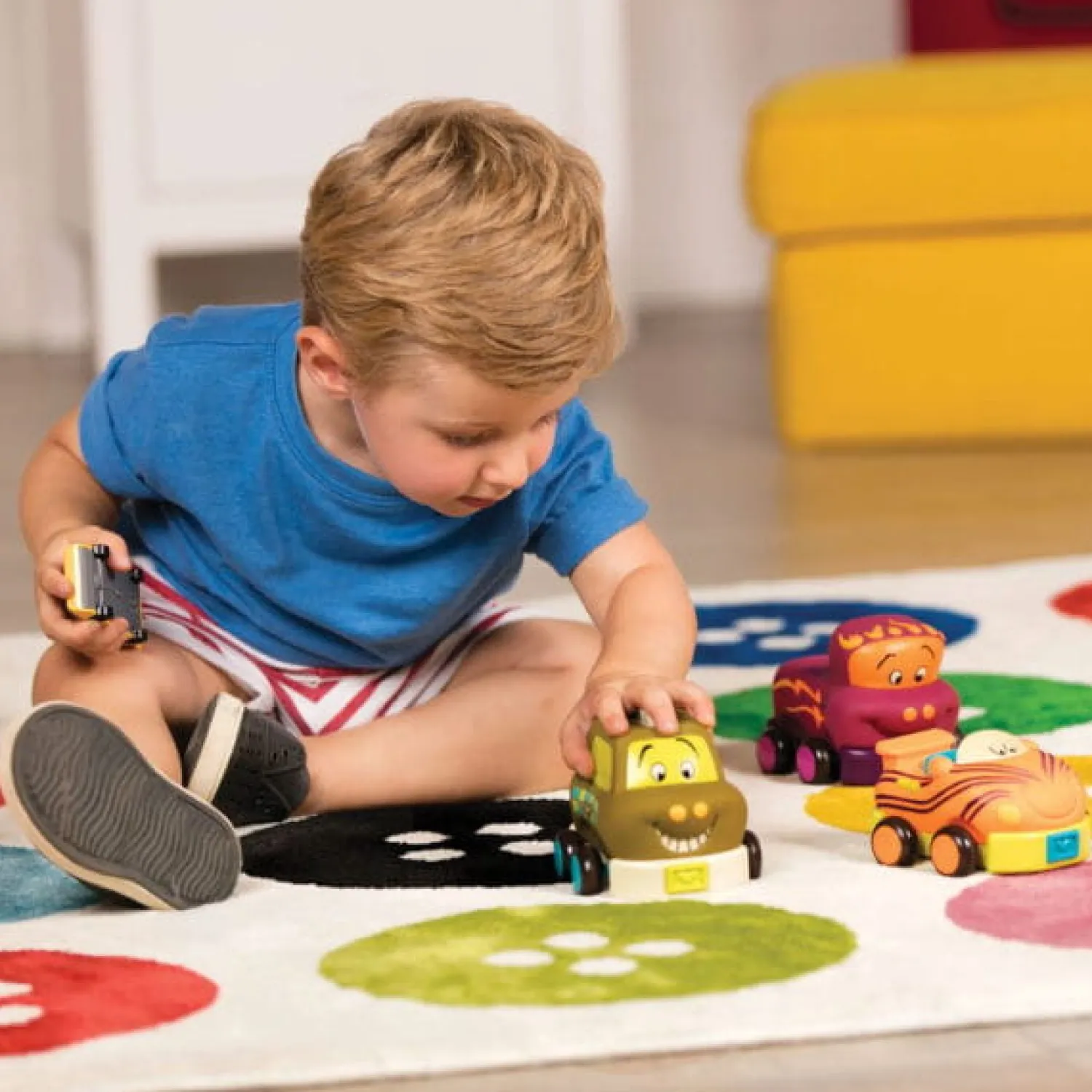 12M+|3 Lata + | B.Toys Wheeee-ls! – zestaw 4 autek z napędem wersja z zielenią