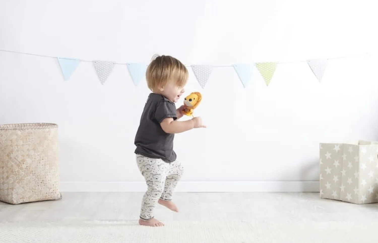 12M+|Aktywizujące | Tiny Love Wonder Buddies, Mały Odkrywca Lew Leonardo - zabawka interaktywna