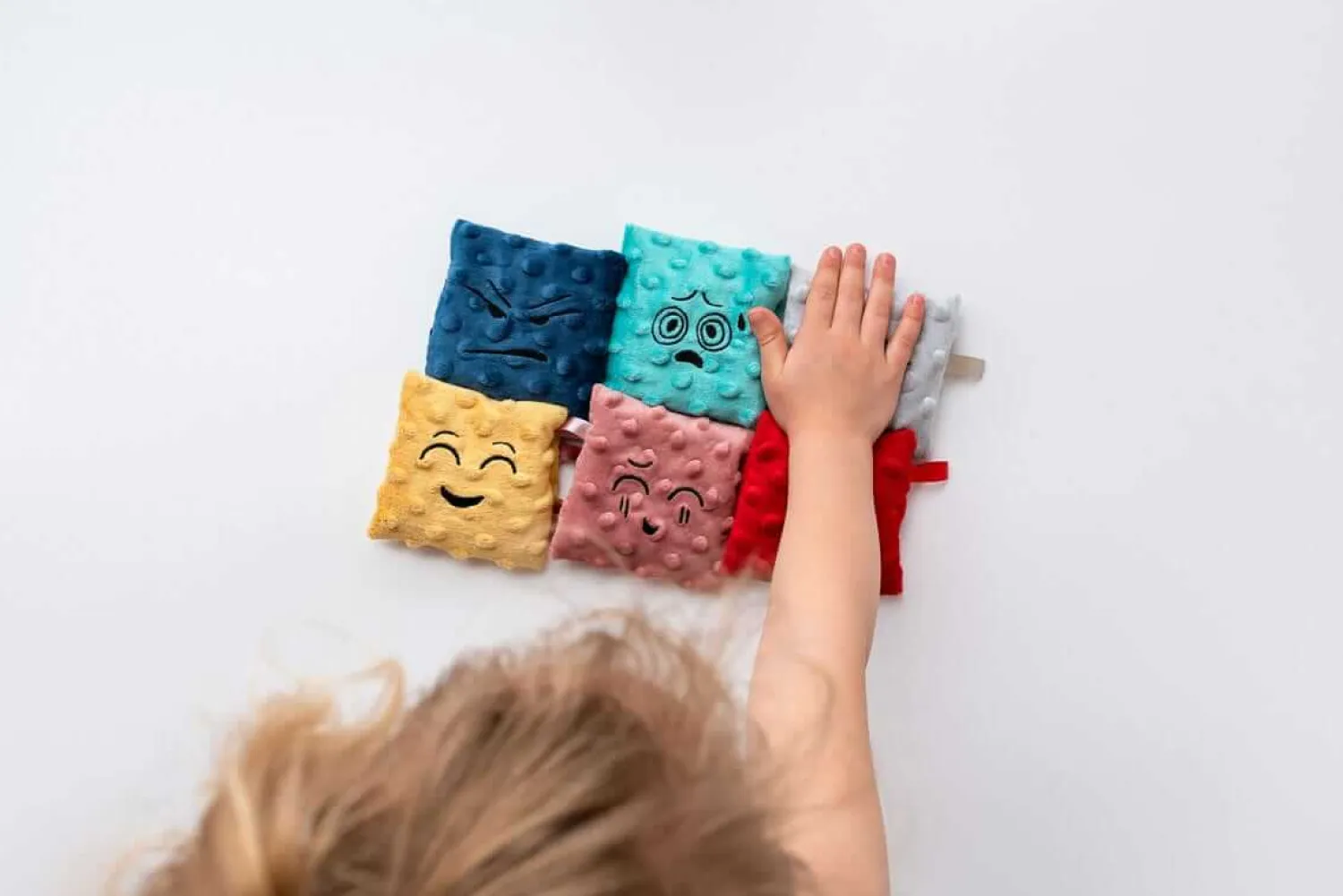 Idealne W Podróży|12M+ | Mom's Care Woreczki sensoryczne - Emocje