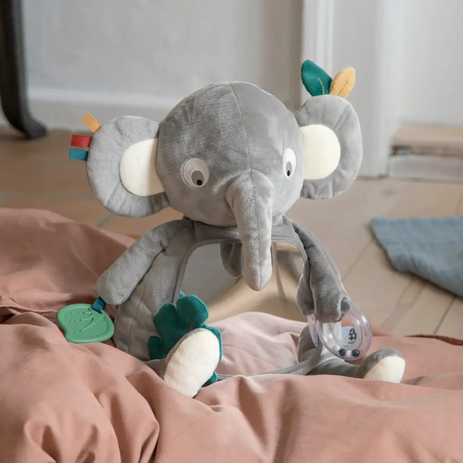 Aktywizujące|Sensoryczne | Sebra Zabawka aktywizująca z lusterkiem - Finley the elephant