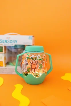 6 Lat+|3 Lata + | Glo Pals Zestaw sensoryczny DIY, świecący słoik z brokatami i figurkami Fun Fillers + naklejki gratis - ZOO