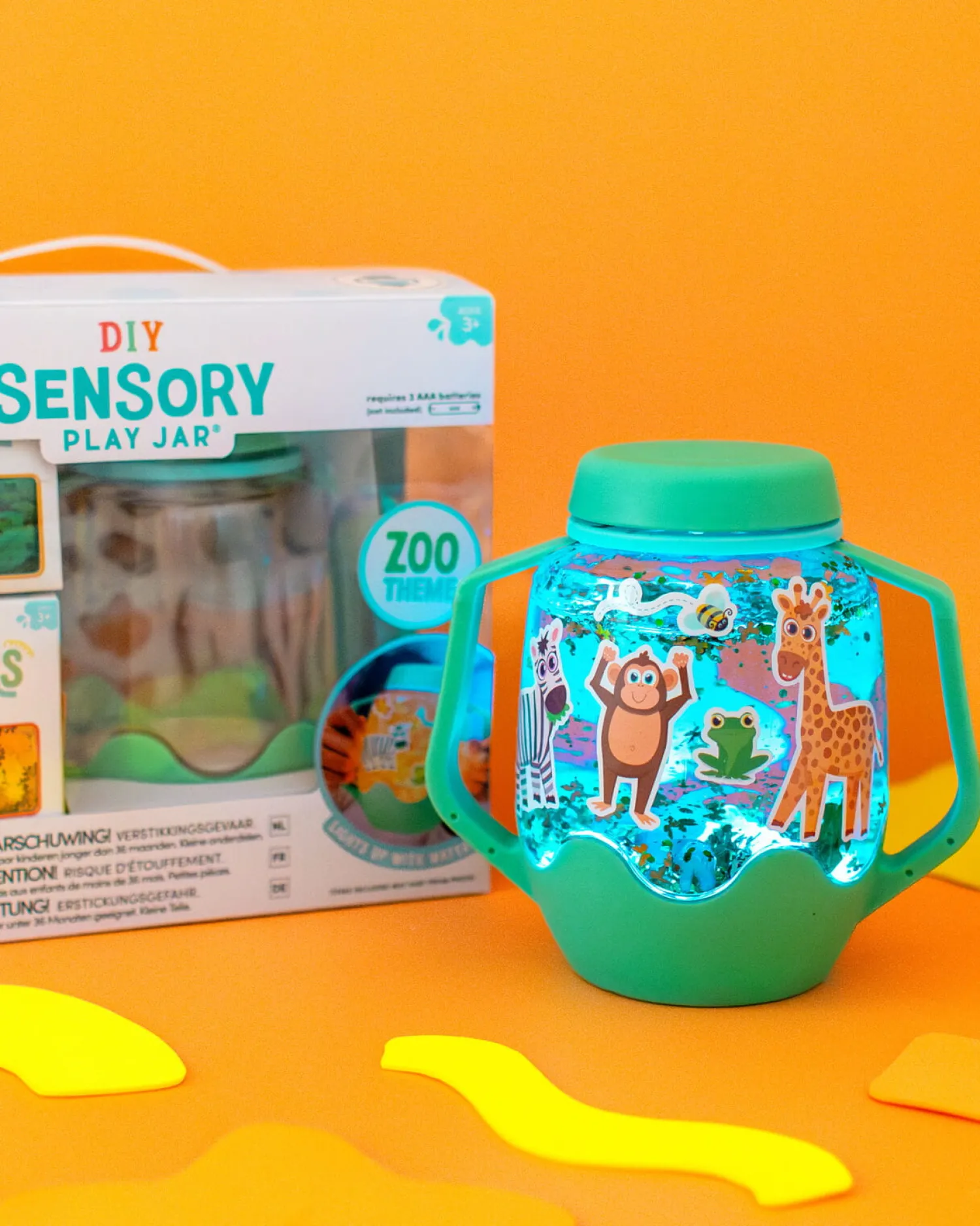 6 Lat+|3 Lata + | Glo Pals Zestaw sensoryczny DIY, świecący słoik z brokatami i figurkami Fun Fillers + naklejki gratis - ZOO