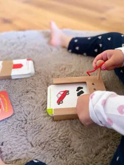 Idealne W Podróży|Edukacyjne | WiemTo Zestaw Startowy dla dzieci 5+. Pudełko i 1 Zestaw Kart